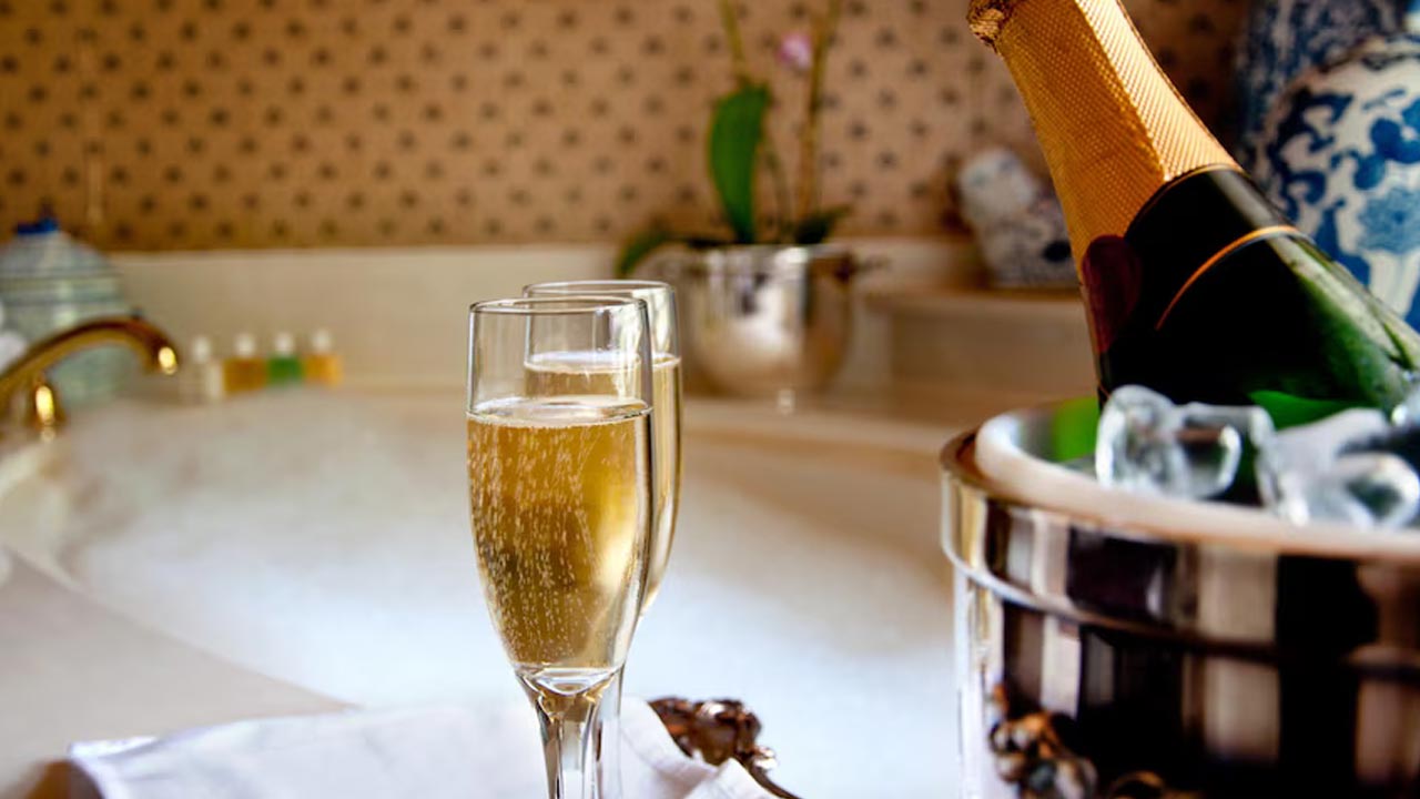 O programa inclui momentos pensados para surpreender e criar memórias especiais a dois: